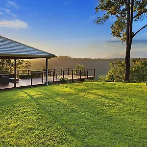 Bed & Breakfast Escarpment Retreat & Day For Couples