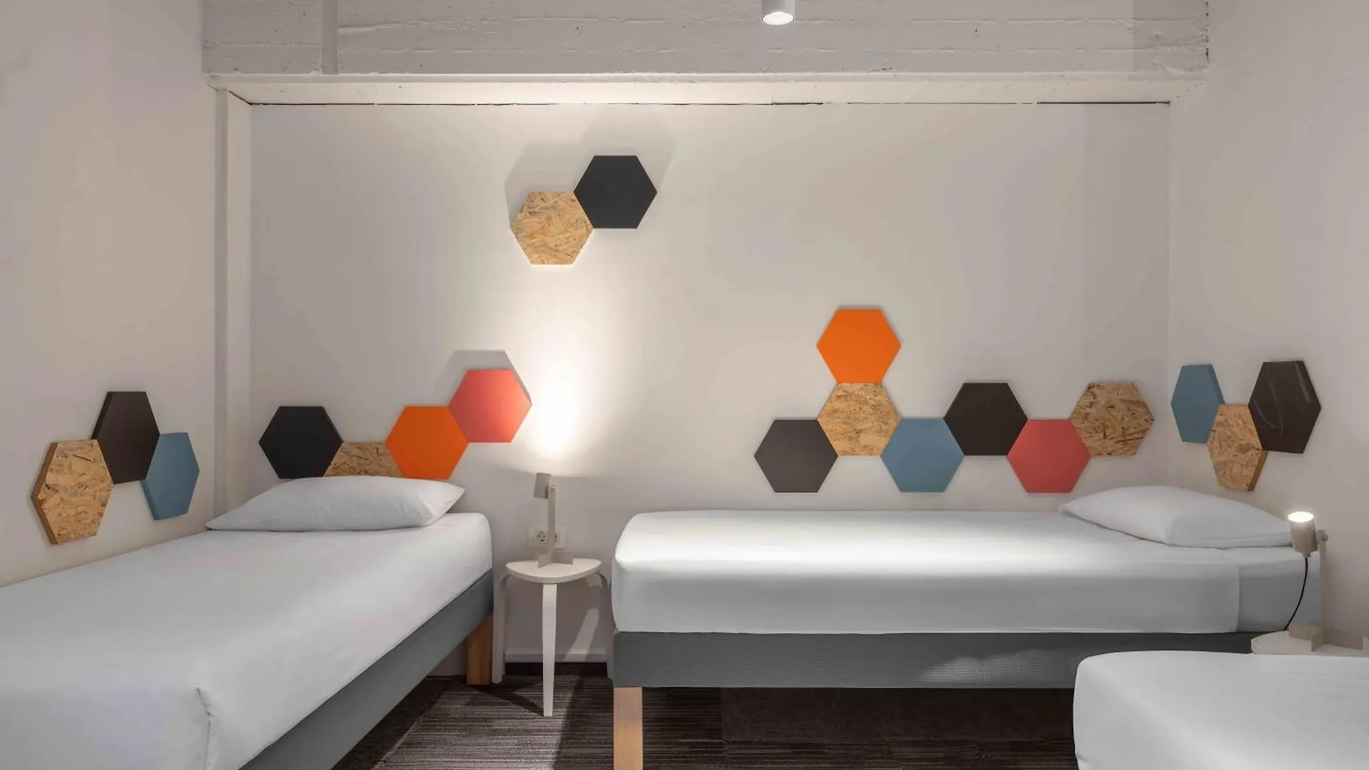 Ibis Styles Ljubljana The Fuzzy Log Hostel 0*,